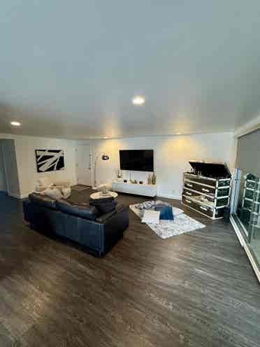 Looks master bedrooms,Beverly Hills