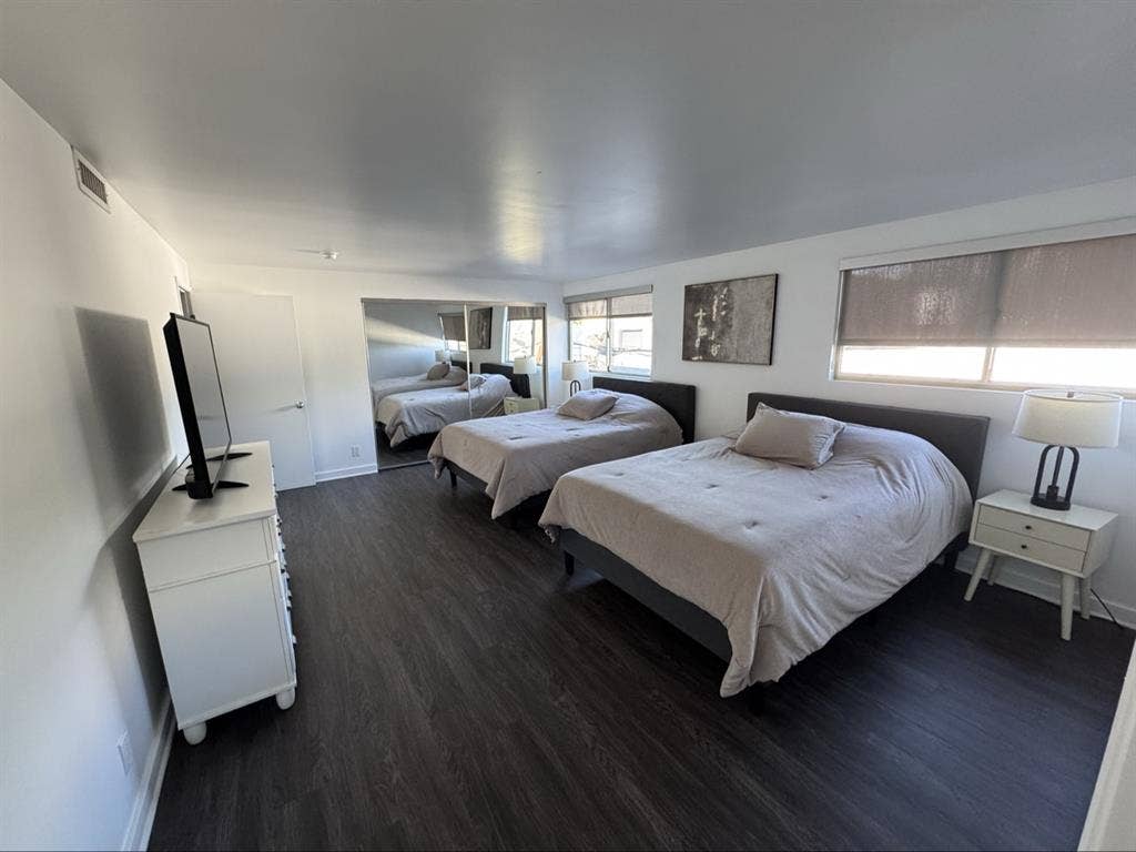 Looks master bedrooms,Beverly Hills