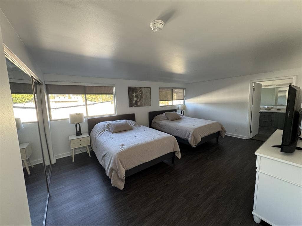Looks master bedrooms,Beverly Hills
