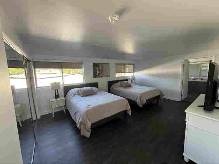 Looks master bedrooms,Beverly Hills