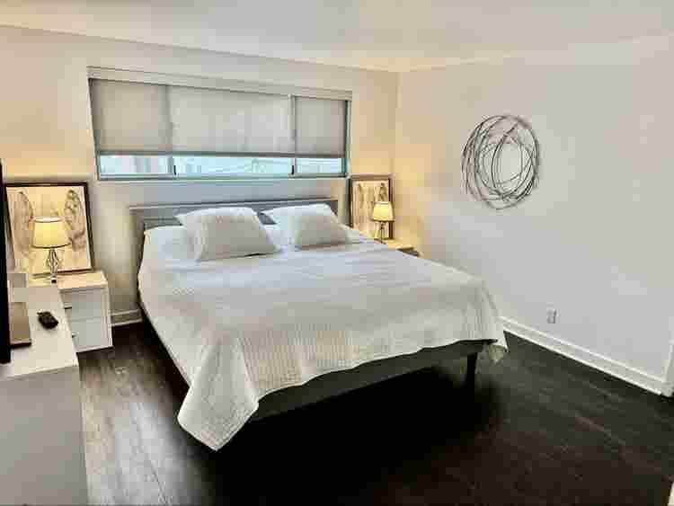 Looks master bedrooms,Beverly Hills