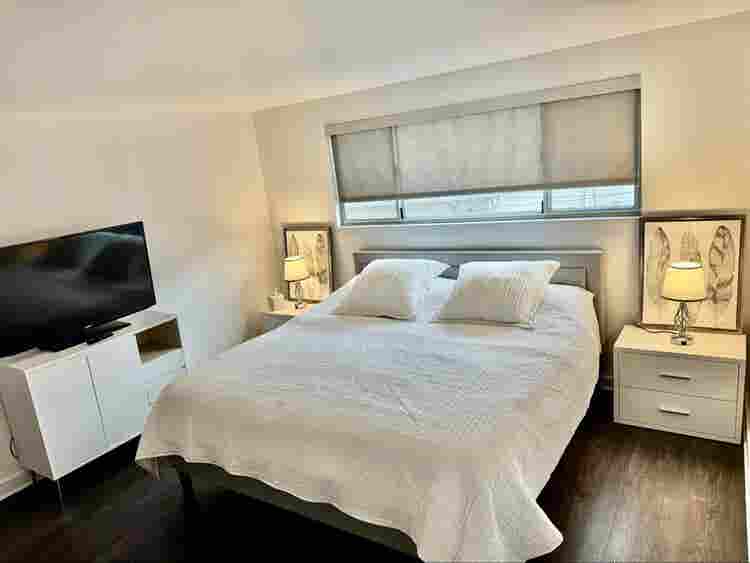 Looks master bedrooms,Beverly Hills