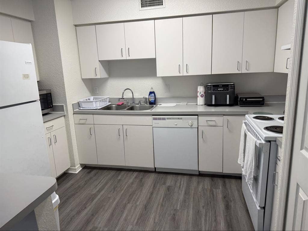 Looking for a roommate