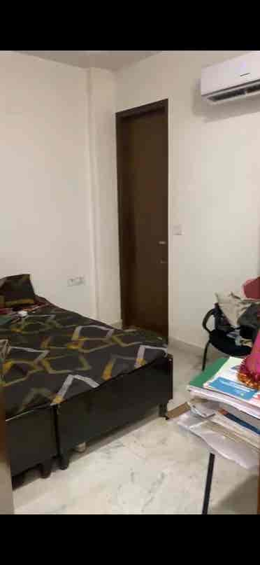 Need for female roommate in 3bhk