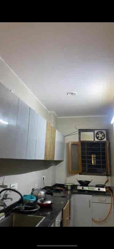 Need for female roommate in 3bhk