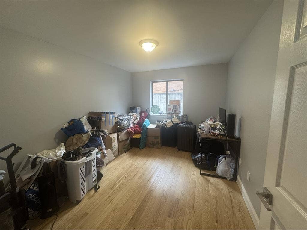 Room for rent in Jamaica for $