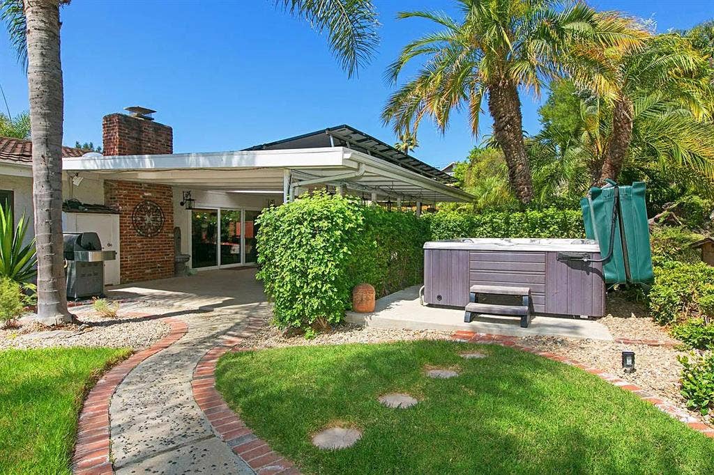 Beautiful Master Suite Available