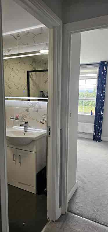 Two rooms to rent in modern 5 bed
