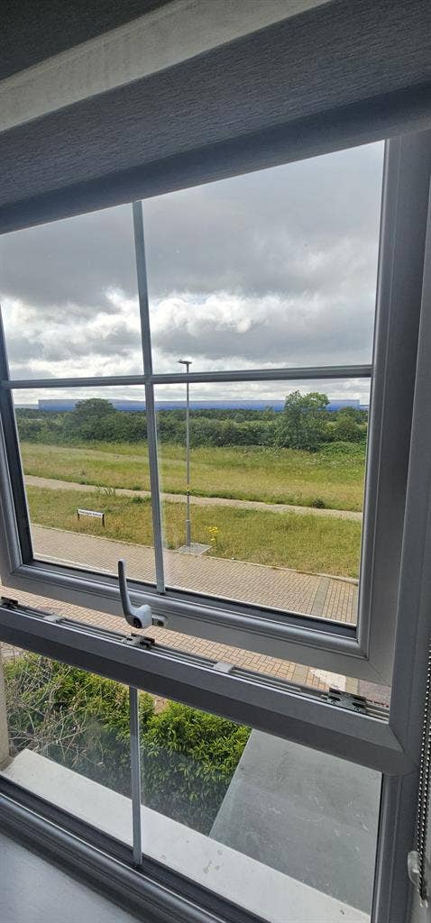 Two rooms to rent in modern 5 bed