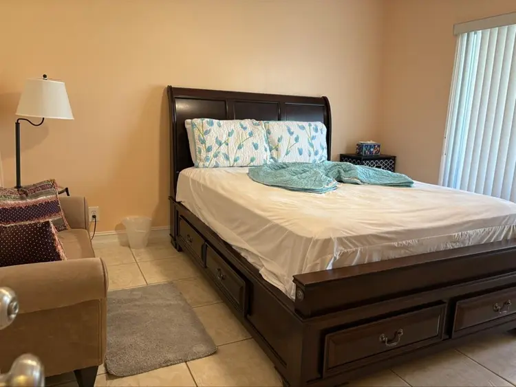 Private Room -
Gated Community