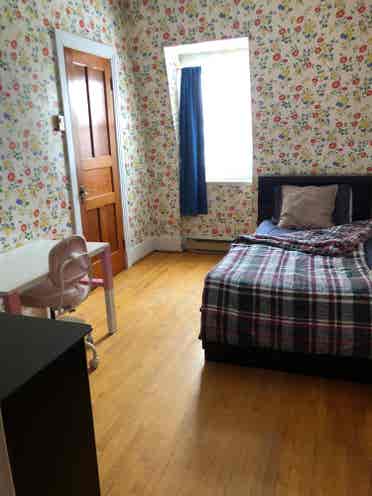 7 Rooms available/ 7 Chambres dispo