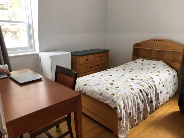 7 Rooms available/ 7 Chambres dispo