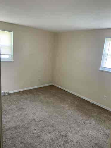 Need 2 F roommates Williamsville