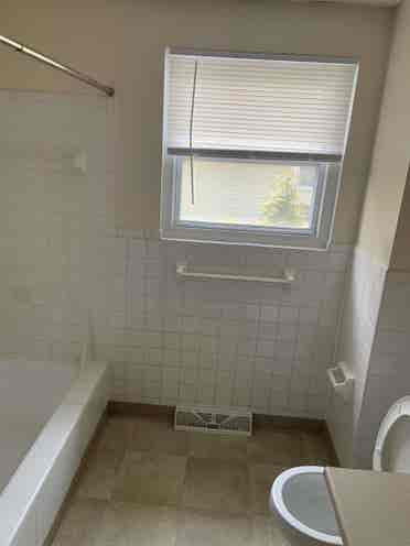 Need 2 F roommates Williamsville