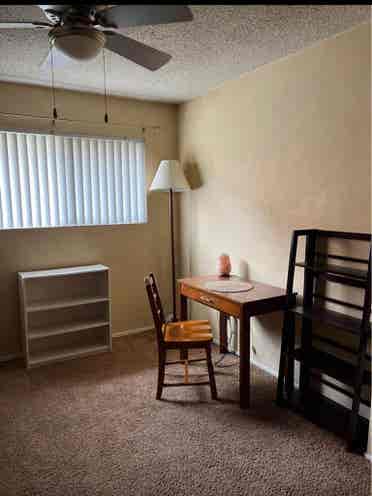Share Apt East 
Costa Mesa