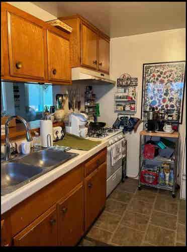Share Apt East 
Costa Mesa