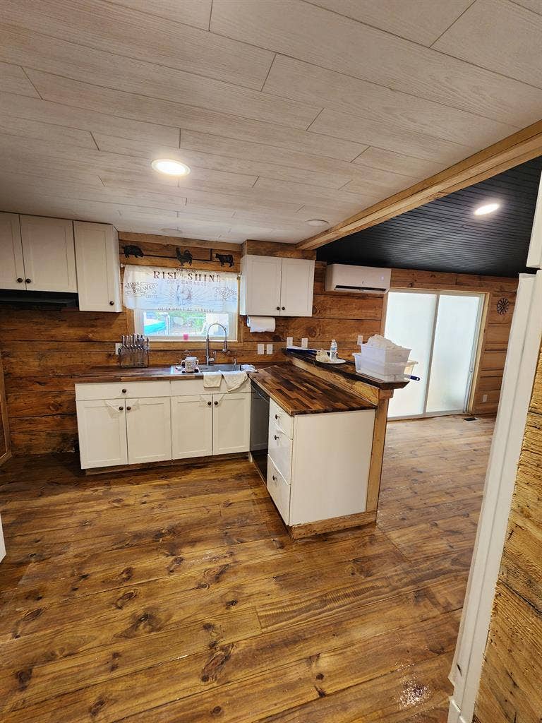 Luxury River-Adjacent 4BR Rancher