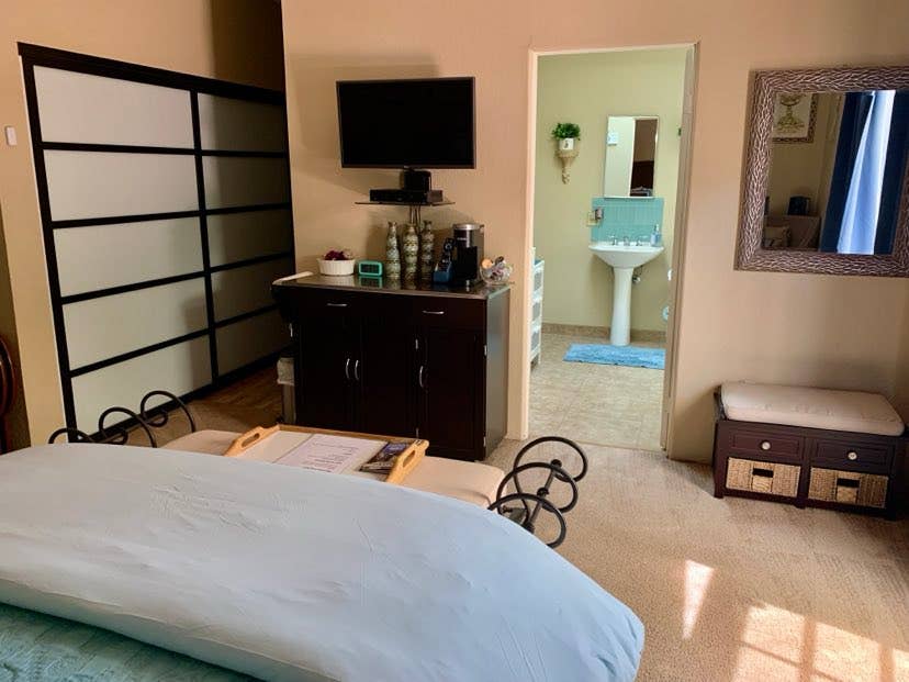 Furnished casita jacuzzi & pool!