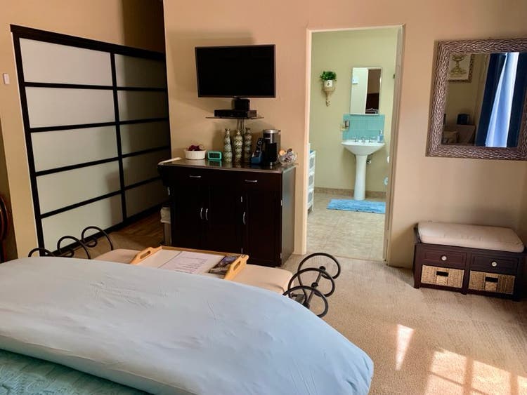 Furnished casita jacuzzi & pool!