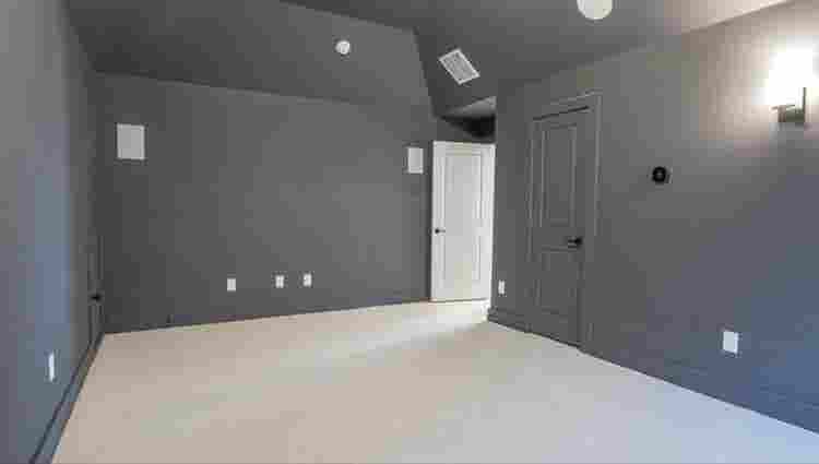 Multiple rooms w/baths for females