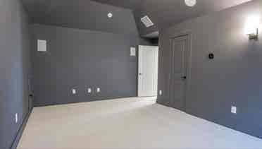 Multiple rooms with baths available