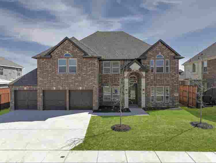 Multiple rooms w/baths for females