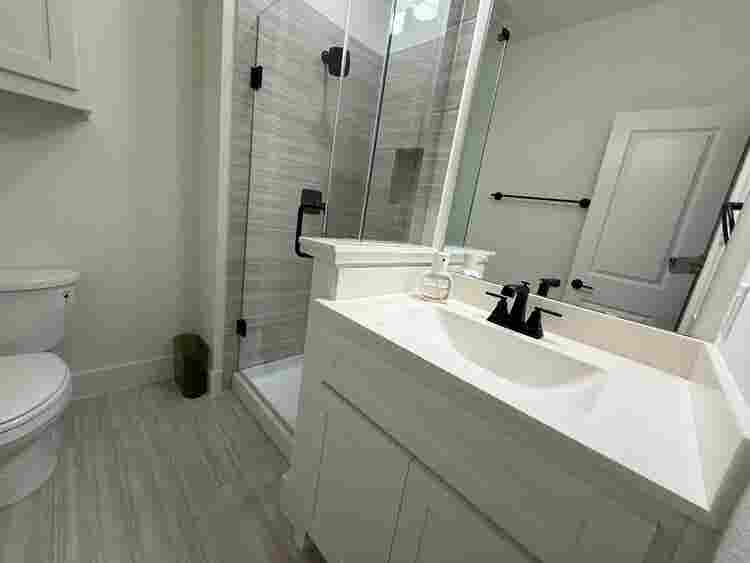 Multiple rooms w/baths for females