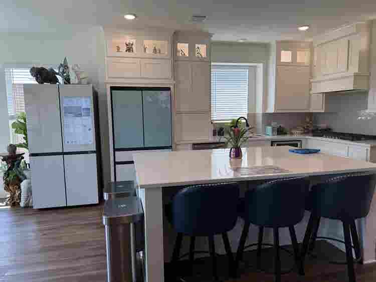Multiple rooms w/baths for females