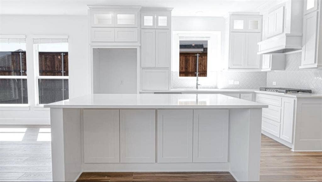 Multiple rooms w/baths for females