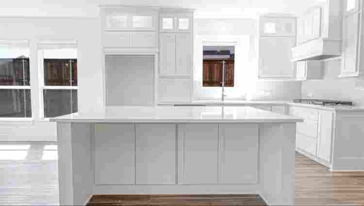 Multiple rooms w/baths for females