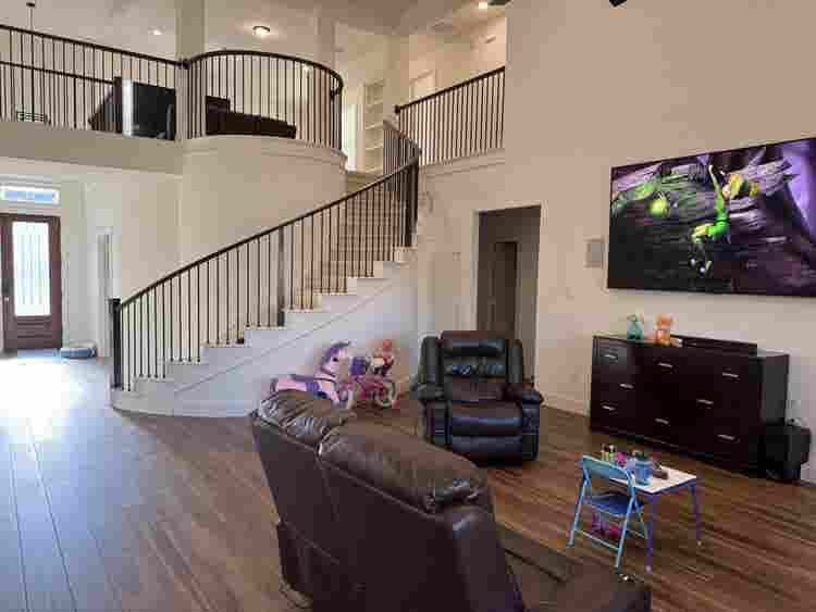 Multiple rooms w/baths for females