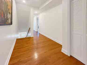 Bright, Spacious w/ En-Suite Ba