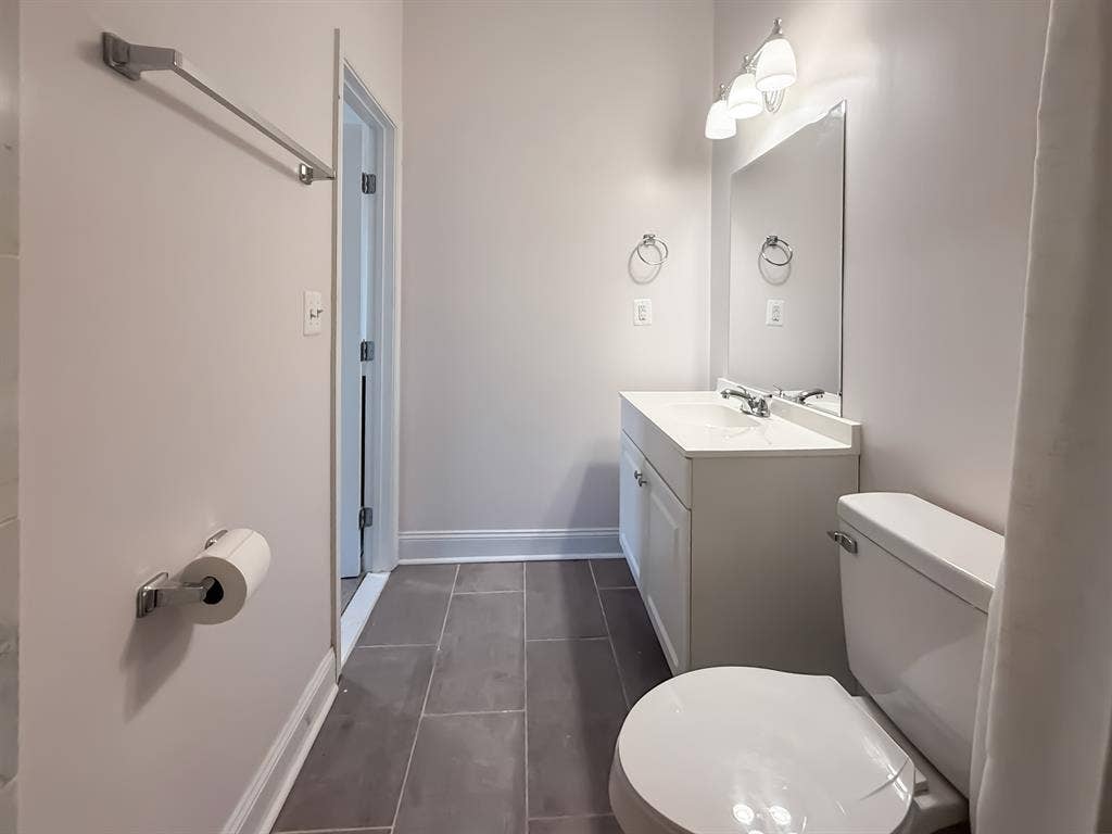 Bright, Spacious w/ En-Suite Ba
