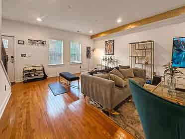 Bright, Spacious w/ En-Suite Ba