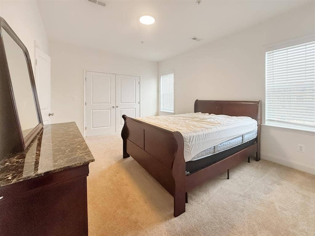 Bright, Spacious w/ En-Suite Ba