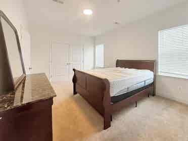 Bright, Spacious w/ En-Suite Ba