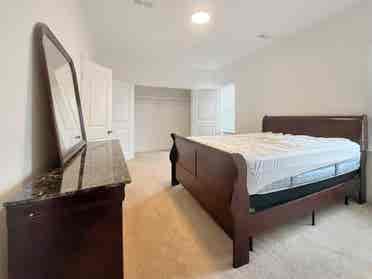 Bright, Spacious w/ En-Suite Ba