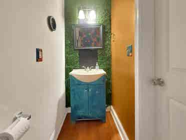 Bright, Spacious w/ En-Suite Ba