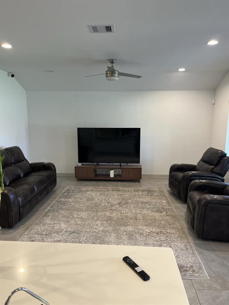 Female shared  living home Katy