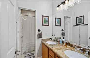 Room for rent with private bathroom