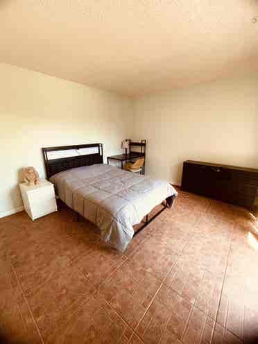 Room for rent in 2-bedroom town