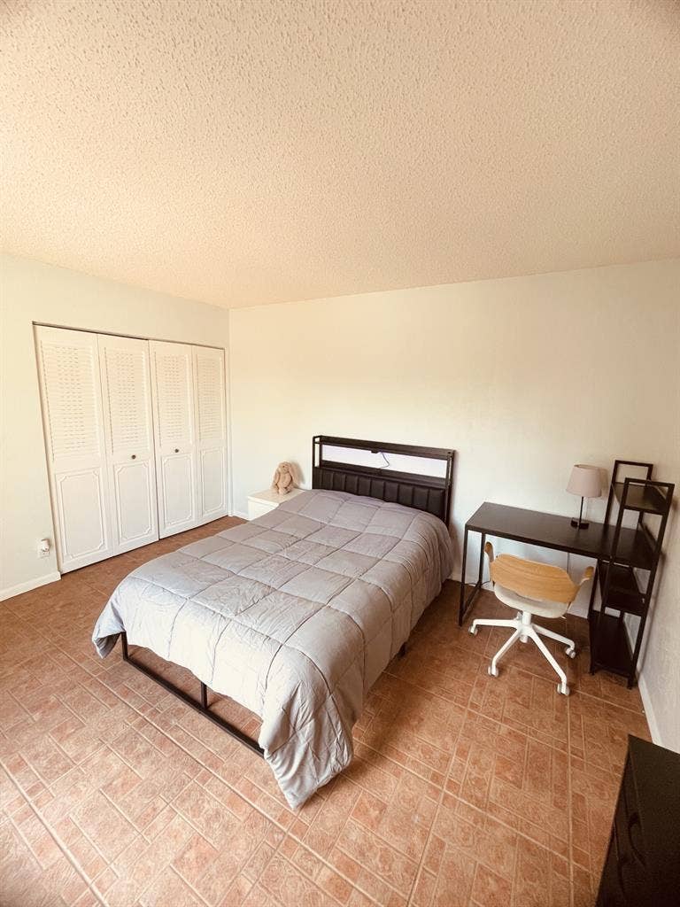 Room for rent in 2-bedroom town