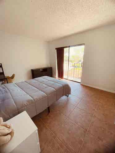 Room for rent in 2-bedroom town