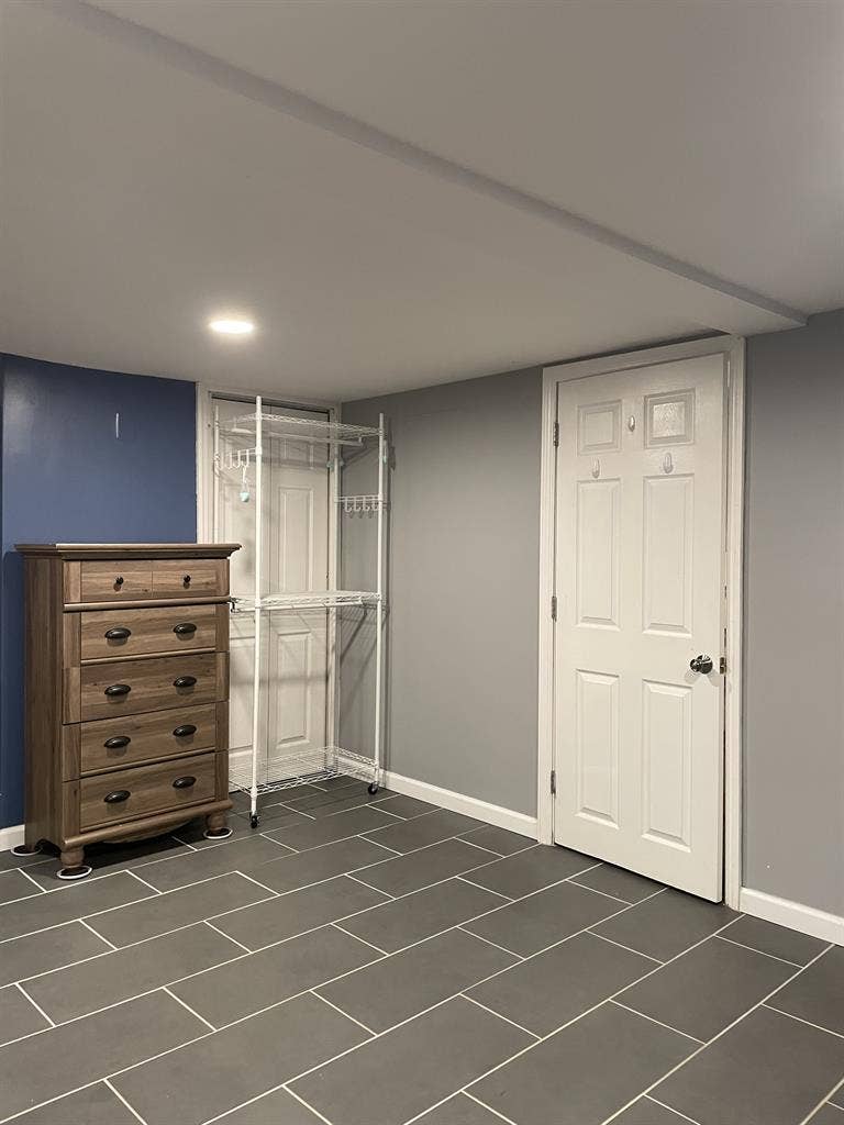 Looking for roommate