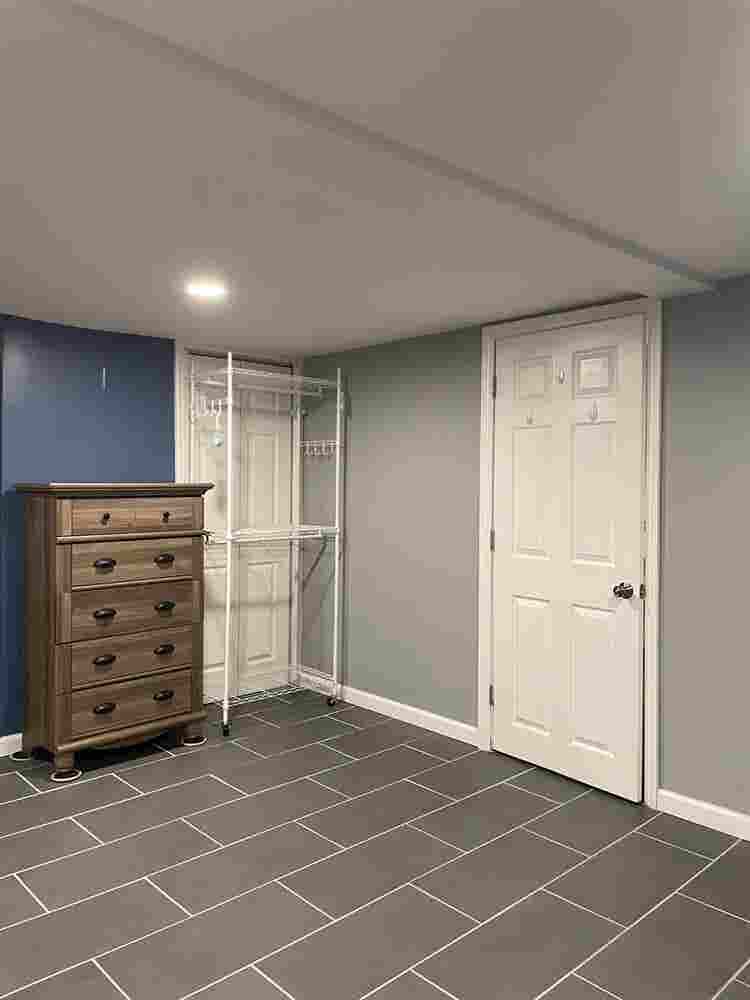 Looking for 
 roommate.