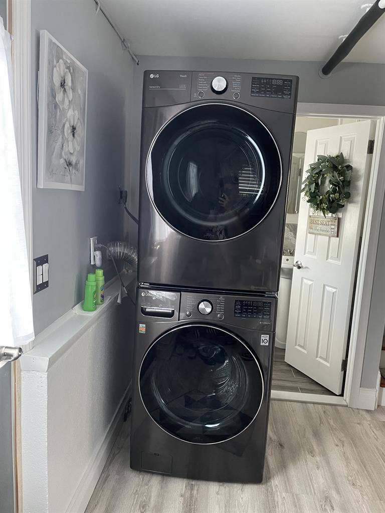 Looking for roommate