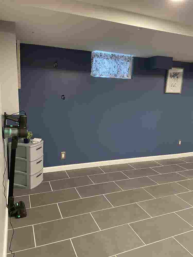 Looking for 
 roommate.