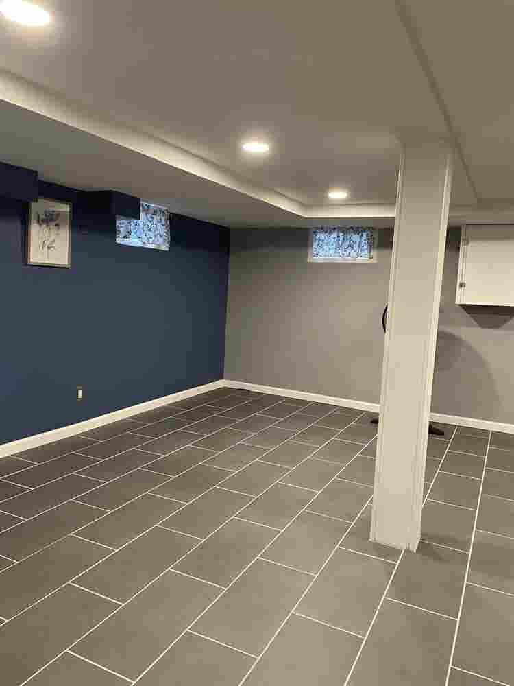 Looking for 
 roommate.