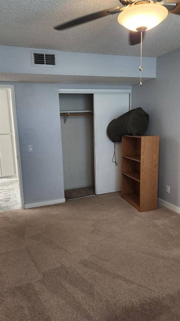 Room for rent unfurnshd. Share bth