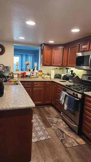 Room for rent unfurnshd. Share bth